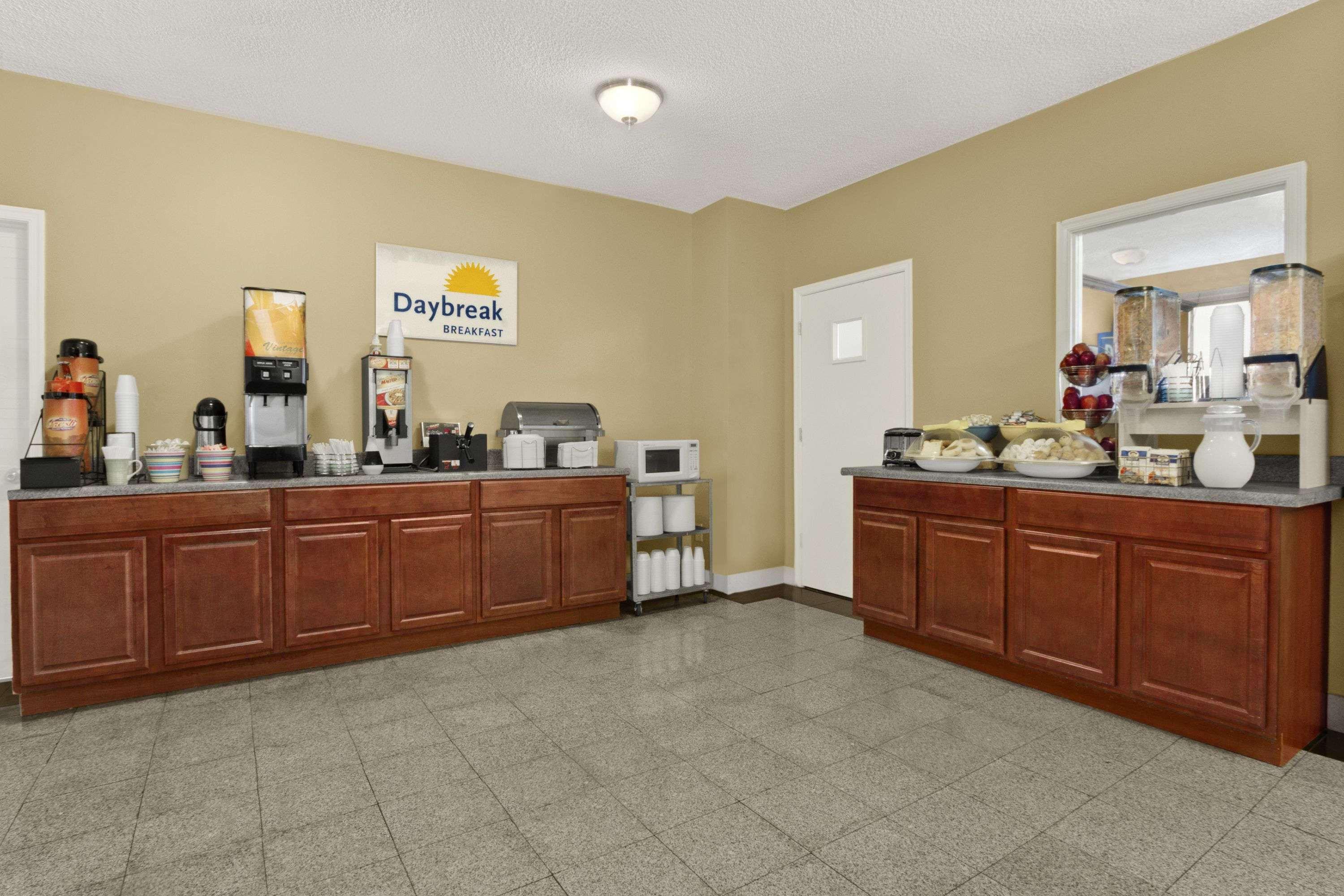 Days Inn By Wyndham Emporia Εξωτερικό φωτογραφία